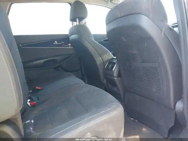 5XYPG4A32JG344077 2018 KIA SORENTO - Image 8
