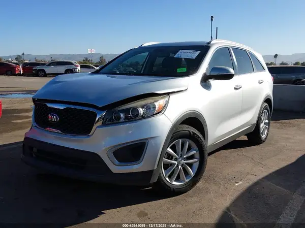5XYPG4A32JG347125 2018 KIA SORENTO - Image 2