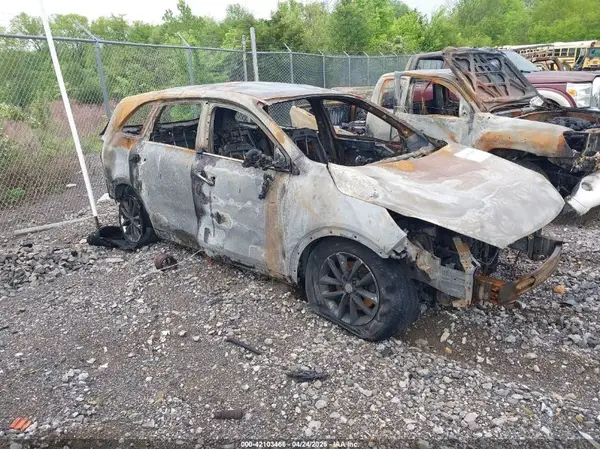 5XYPG4A32JG355242 2018 KIA SORENTO - Image 1