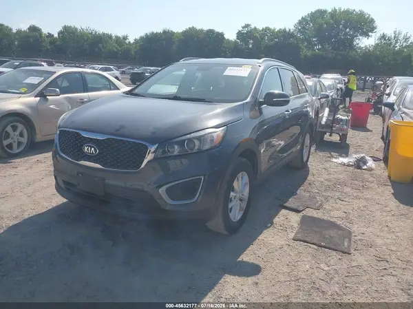 5XYPG4A32JG368024 2018 KIA SORENTO - Image 2