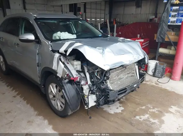 5XYPG4A32JG374681 2018 KIA SORENTO - Image 1