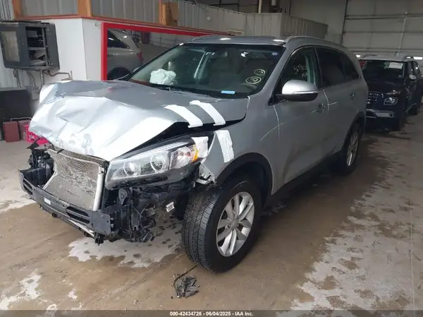 5XYPG4A32JG374681 2018 KIA SORENTO - Image 2