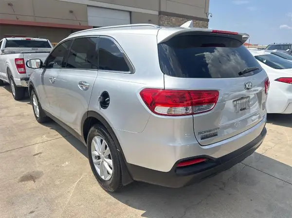 5XYPG4A32JG377063 2018 KIA SORENTO - Image 2
