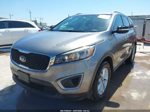 5XYPG4A32JG377807 2018 KIA SORENTO - Image 2