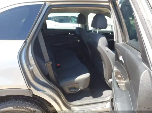 5XYPG4A32JG377807 2018 KIA SORENTO - Image 8