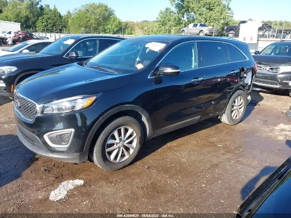 5XYPG4A32JG381713 2018 KIA SORENTO - Image 2