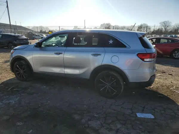 5XYPG4A32JG385633 2018 KIA SORENTO - Image 2