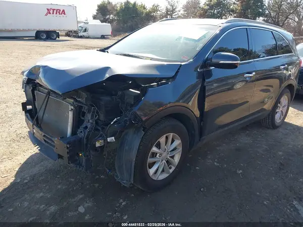 5XYPG4A32JG387236 2018 KIA SORENTO - Image 2