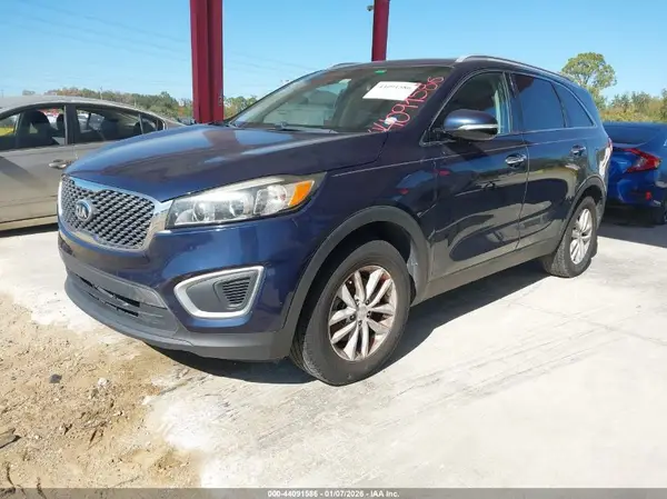 5XYPG4A32JG387687 2018 KIA SORENTO - Image 2