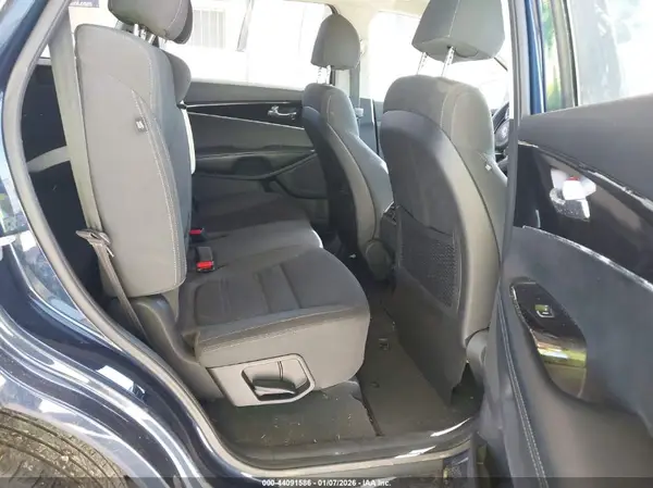 5XYPG4A32JG387687 2018 KIA SORENTO - Image 8