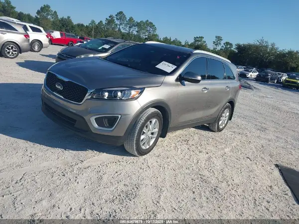 5XYPG4A32JG392369 2018 KIA SORENTO - Image 2