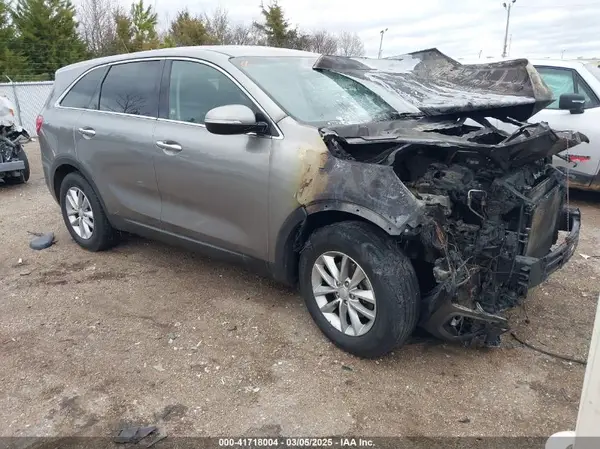 5XYPG4A32JG395997 2018 KIA SORENTO - Image 1