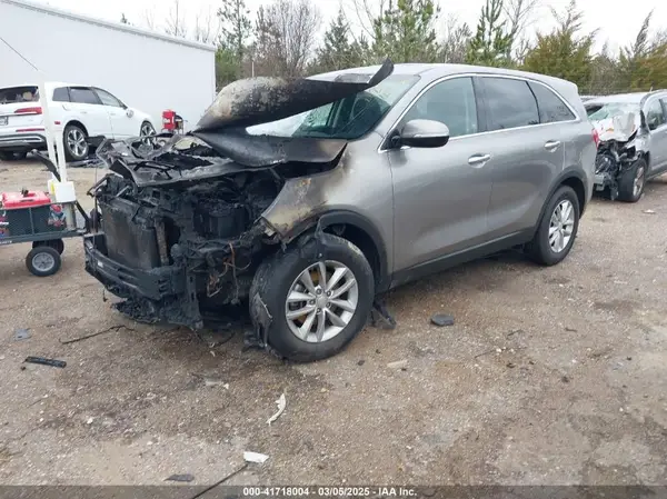 5XYPG4A32JG395997 2018 KIA SORENTO - Image 2