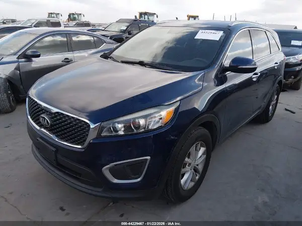 5XYPG4A32JG398379 2018 KIA SORENTO - Image 2