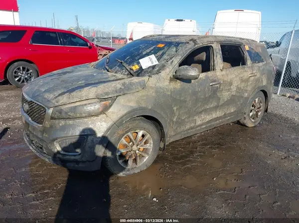 5XYPG4A32JG398401 2018 KIA SORENTO - Image 2