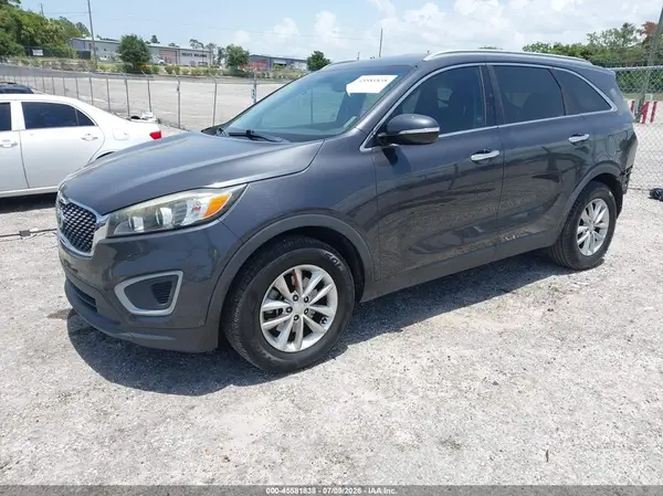 5XYPG4A32JG402303 2018 KIA SORENTO - Image 2