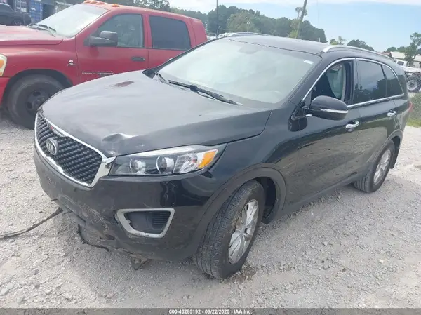 5XYPG4A32JG402561 2018 KIA SORENTO - Image 2