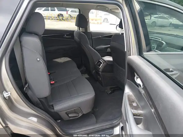 5XYPG4A32JG403872 2018 KIA SORENTO - Image 8