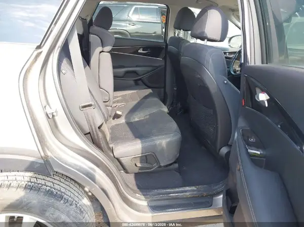 5XYPG4A32JG405962 2018 KIA SORENTO - Image 8