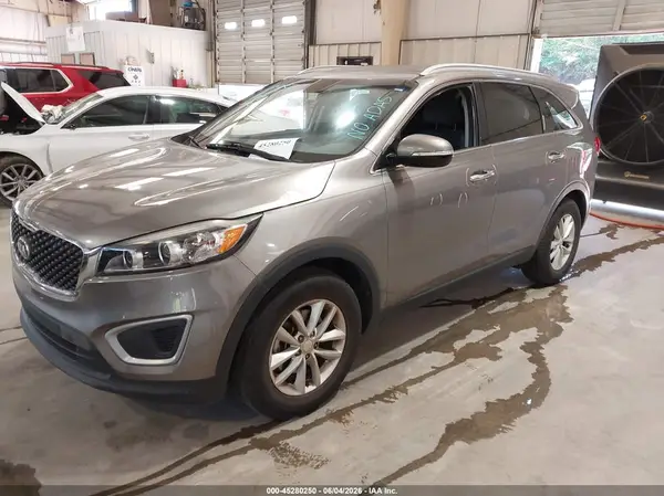 5XYPG4A32JG408831 2018 KIA SORENTO - Image 2