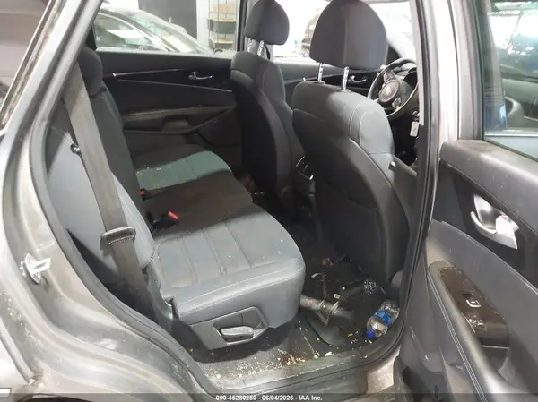 5XYPG4A32JG408831 2018 KIA SORENTO - Image 8