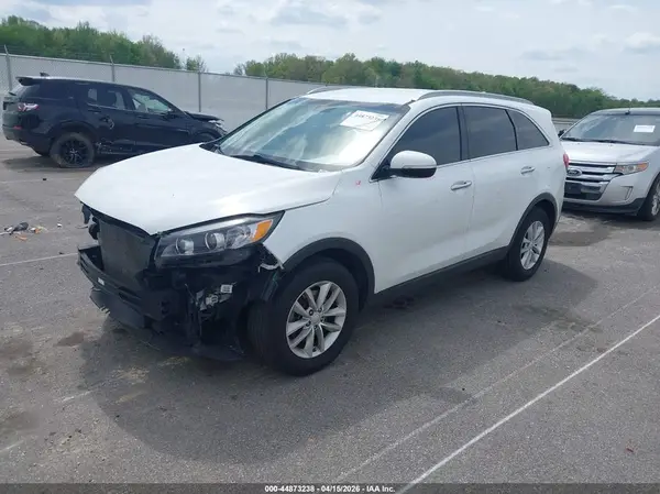 5XYPG4A32JG415908 2018 KIA SORENTO - Image 2
