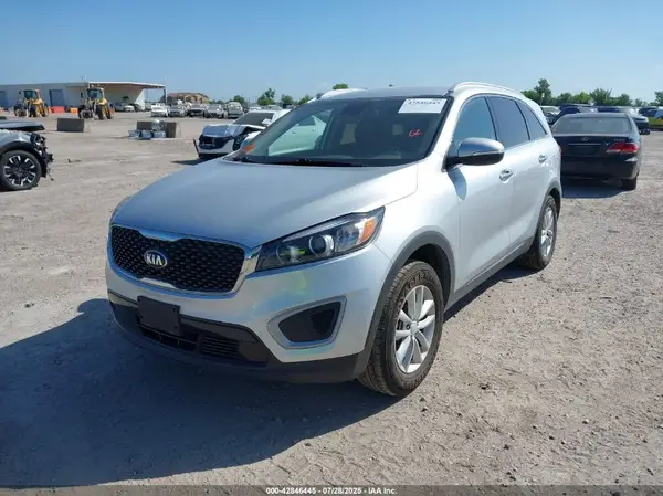 5XYPG4A32JG416671 2018 KIA SORENTO - Image 2
