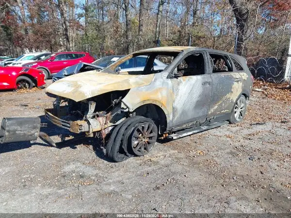 5XYPG4A32JG423863 2018 KIA SORENTO - Image 2