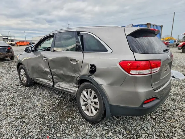 5XYPG4A32JG423880 2018 KIA SORENTO - Image 2