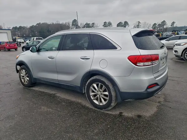 5XYPG4A32JG424057 2018 KIA SORENTO - Image 2
