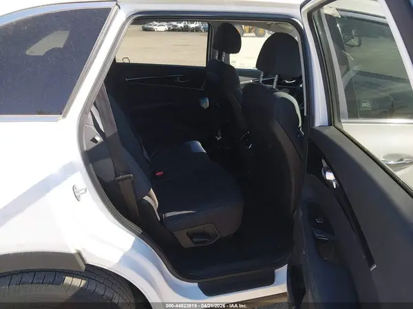 5XYPG4A32JG425385 2018 KIA SORENTO - Image 8