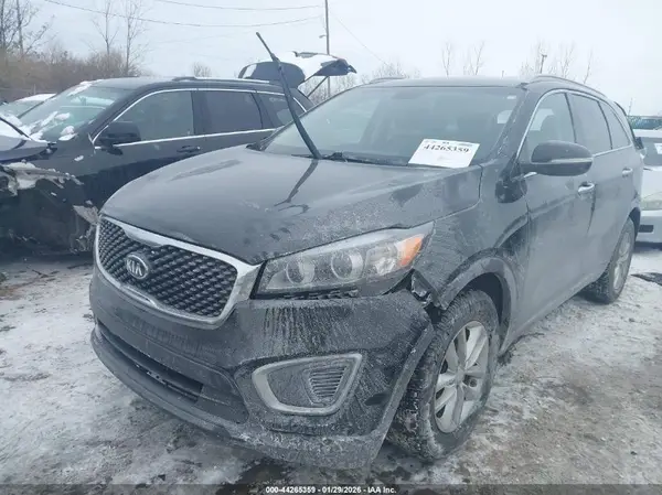 5XYPG4A32JG427508 2018 KIA SORENTO - Image 2