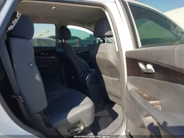 5XYPG4A32JG427542 2018 KIA SORENTO - Image 8