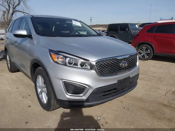 5XYPG4A32JG427766 2018 KIA SORENTO - Image 1