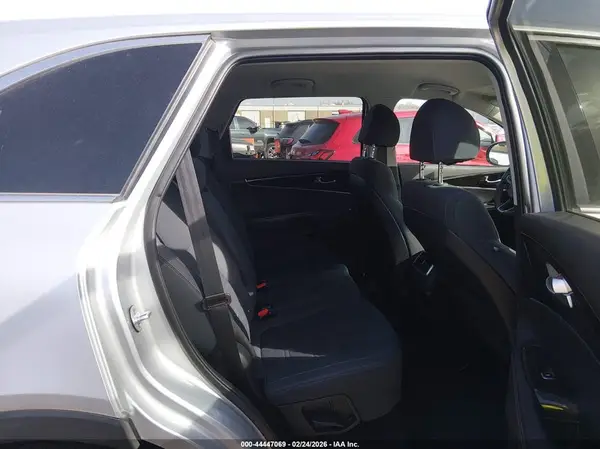5XYPG4A32JG427766 2018 KIA SORENTO - Image 8