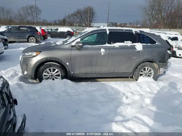 5XYPG4A32KG432452 2019 KIA SORENTO - Image 2