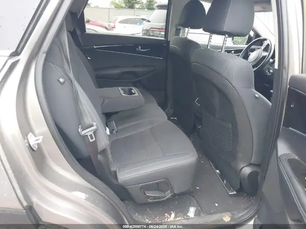 5XYPG4A32KG432791 2019 KIA SORENTO - Image 8