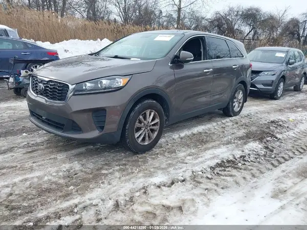 5XYPG4A32KG478668 2019 KIA SORENTO - Image 2