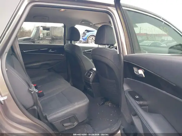 5XYPG4A32KG478668 2019 KIA SORENTO - Image 8