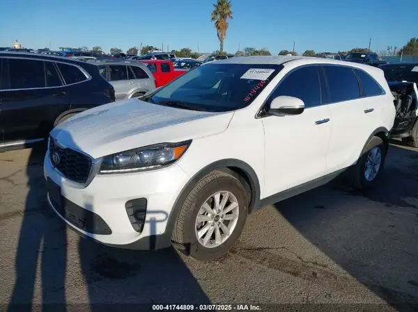 5XYPG4A32KG503133 2019 KIA SORENTO - Image 2