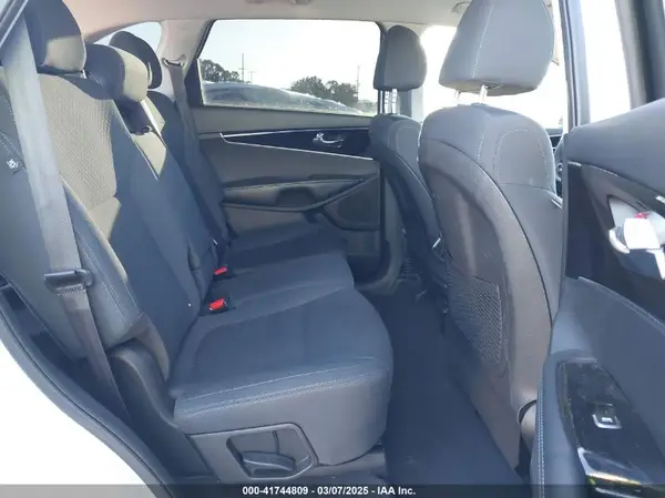 5XYPG4A32KG503133 2019 KIA SORENTO - Image 8