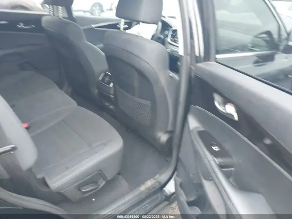 5XYPG4A32KG509112 2019 KIA SORENTO - Image 8