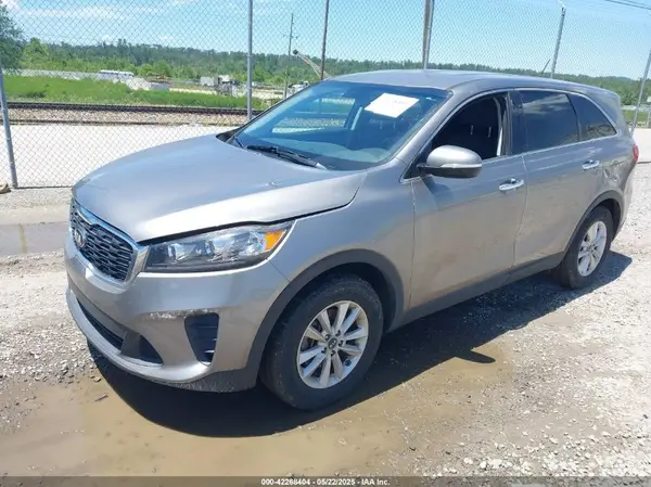 5XYPG4A32KG513726 2019 KIA SORENTO - Image 2