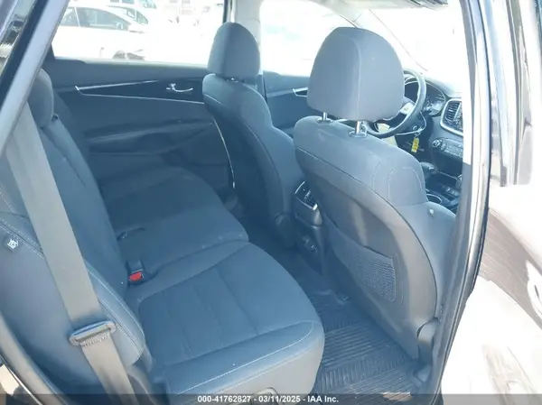 5XYPG4A32KG533121 2019 KIA SORENTO - Image 8