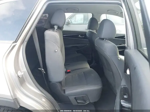 5XYPG4A32KG536181 2019 KIA SORENTO - Image 8