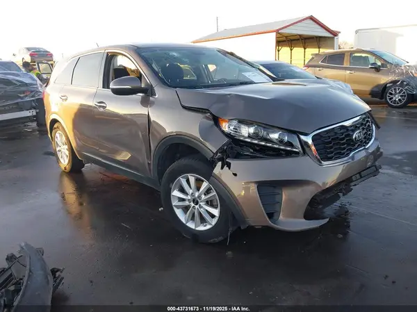 5XYPG4A32KG538450 2019 KIA SORENTO - Image 1