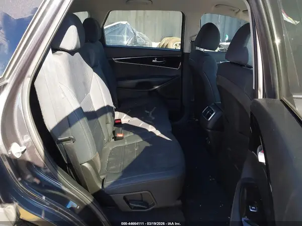 5XYPG4A32KG538688 2019 KIA SORENTO - Image 8