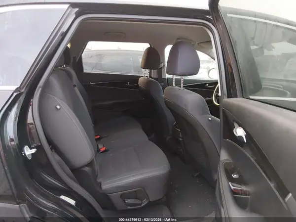 5XYPG4A32KG538898 2019 KIA SORENTO - Image 8