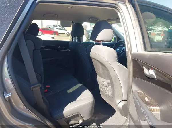 5XYPG4A32KG541543 2019 KIA SORENTO - Image 8