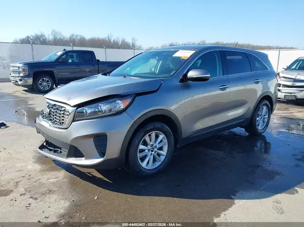 5XYPG4A32KG542675 2019 KIA SORENTO - Image 2